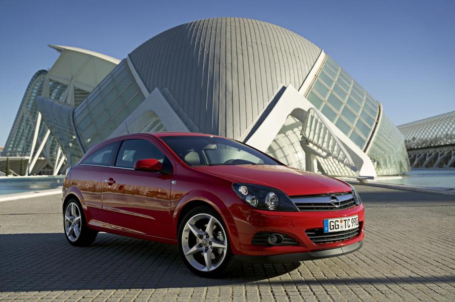  Opel Astra GTC 2005 года  (фото 16 из 212)